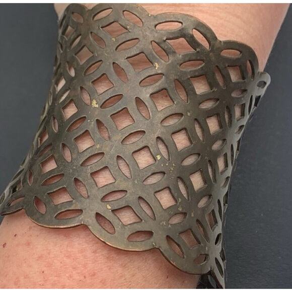 Vintage Rustic Antiqued Gold Tone Wide Curved Cut Outs Cuff Bangle Bracelet Boho - Picture 2 of 5